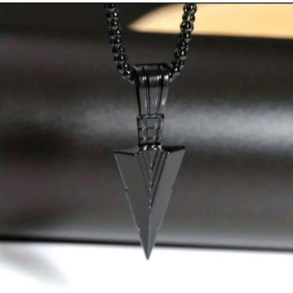 Black Retro Men's Arrowhead Alloy Pendant Necklace